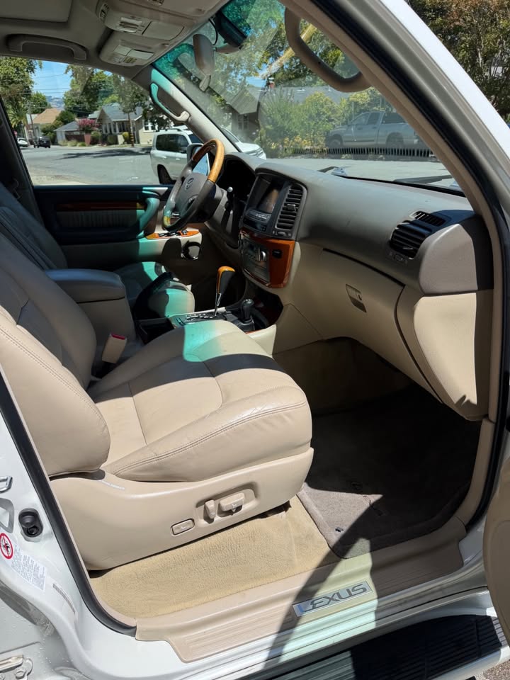 2005 Lexus LX470 (photo 8) — photo 8