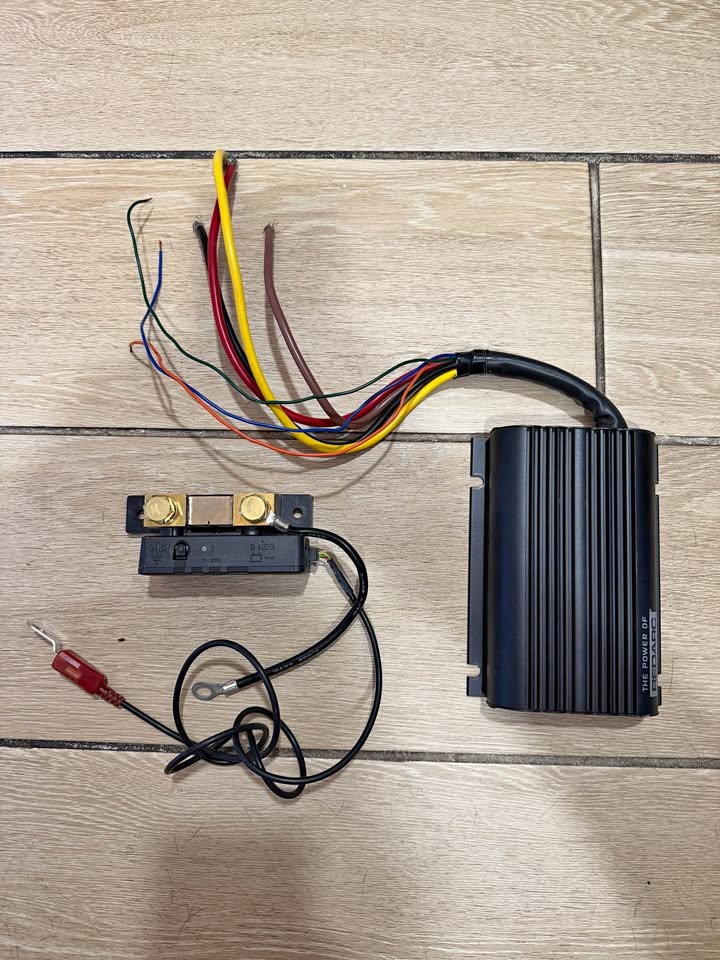 RedArc BCDC12-25 and Battery Monitor (photo 1)