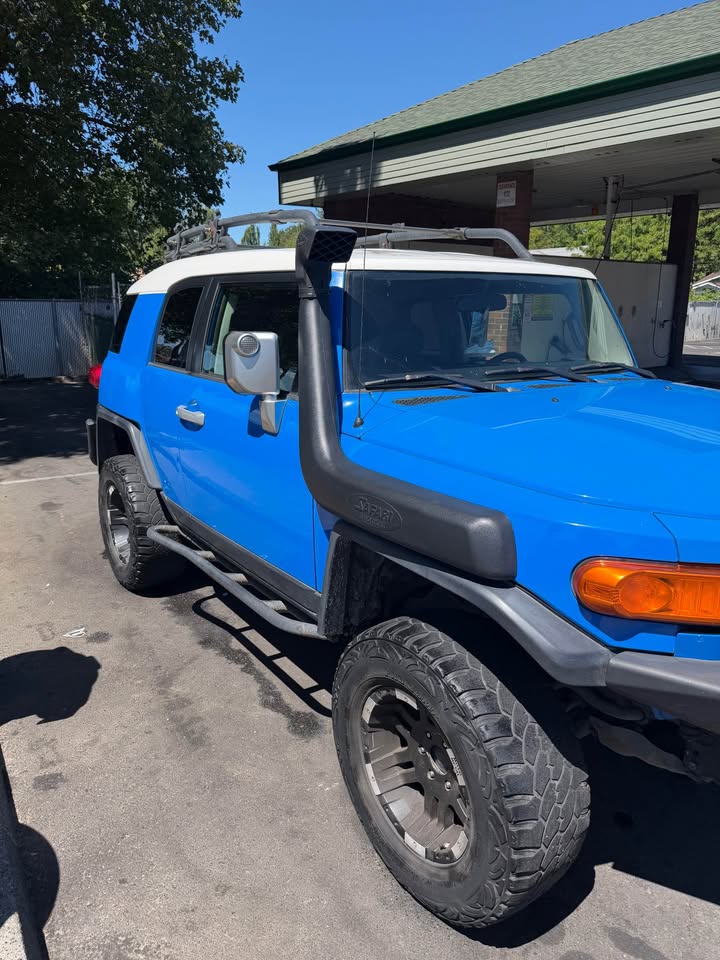 2007 Toyota FJ Cruiser · Sport Utility 2D in Beaverton, OR (photo 2)