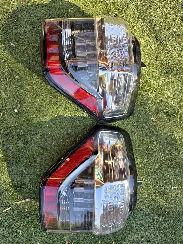 Toyota 4Runner Tail Lights in Tucson, AZ (photo 1)