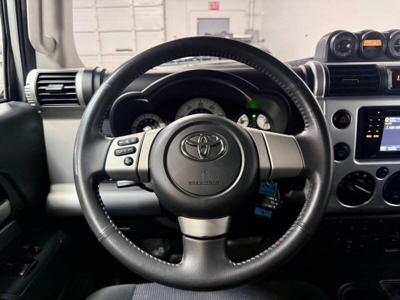 2007 Toyota FJ-Cruiser 1 Owner in Seattle, WA (photo 10)