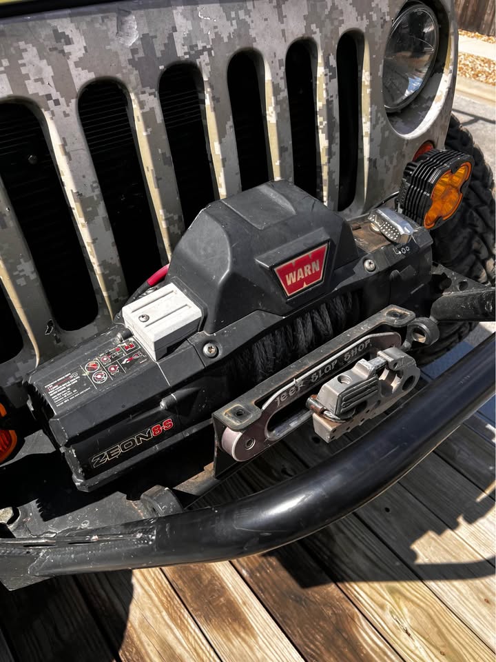Warn Zeon 8s winch in Leander, TX (photo 2) — photo 2