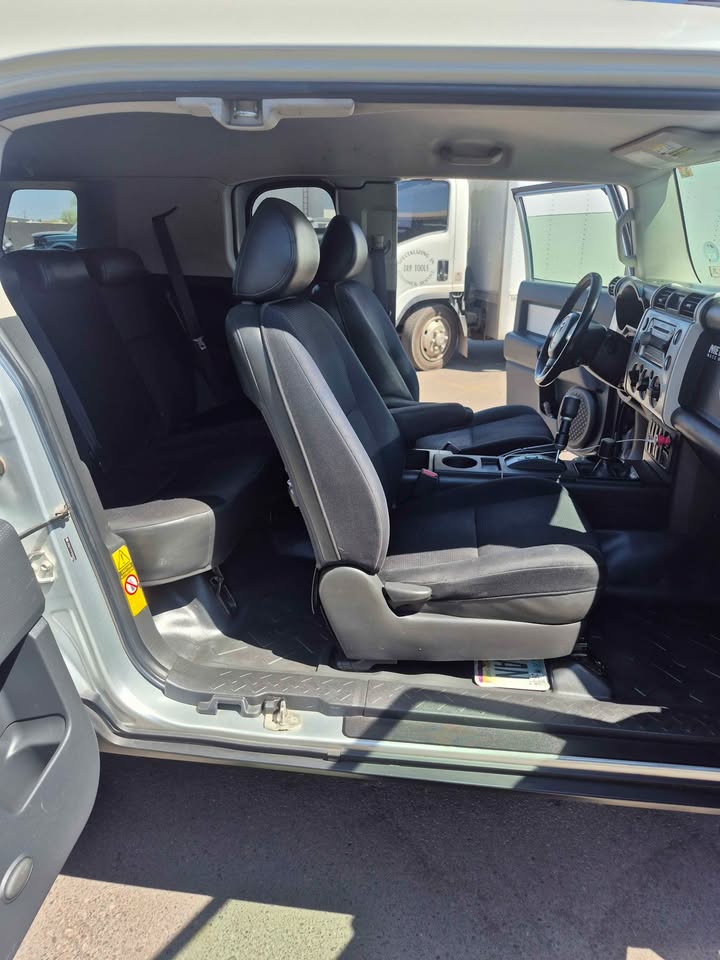 Toyota FJ Cruiser in Scottsdale, AZ (photo 6) — photo 6