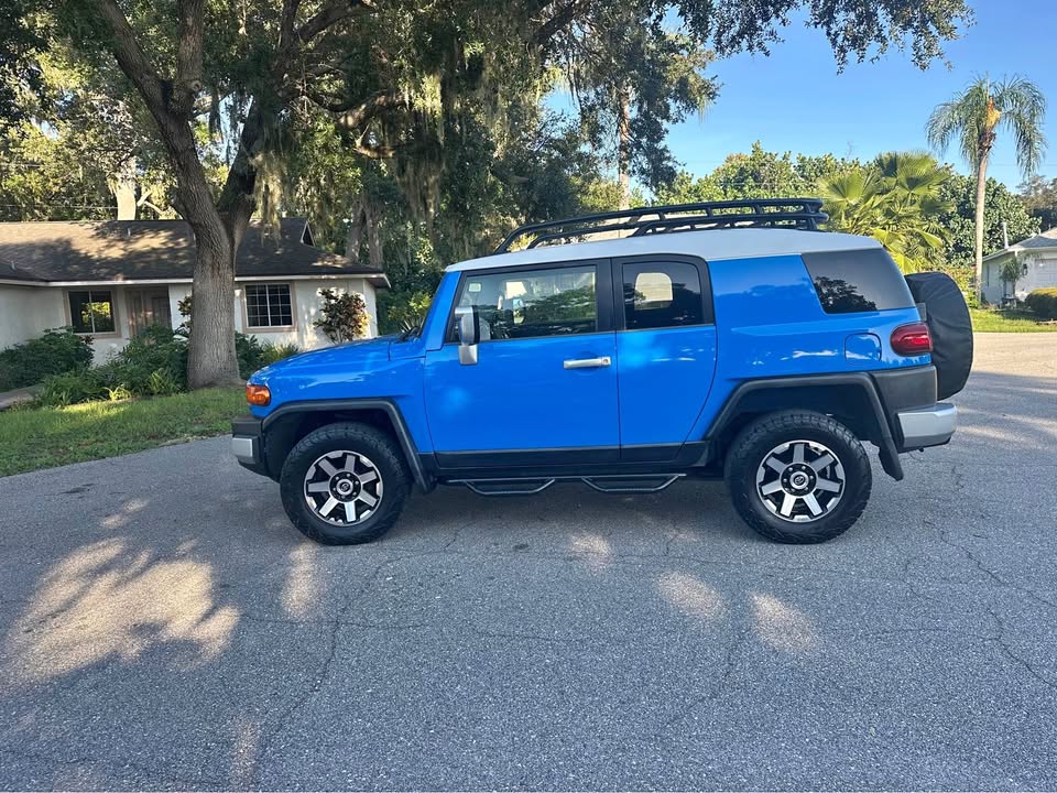 2007 Toyota FJ Cruiser · Sport Utility 2D (photo 1) — photo 1