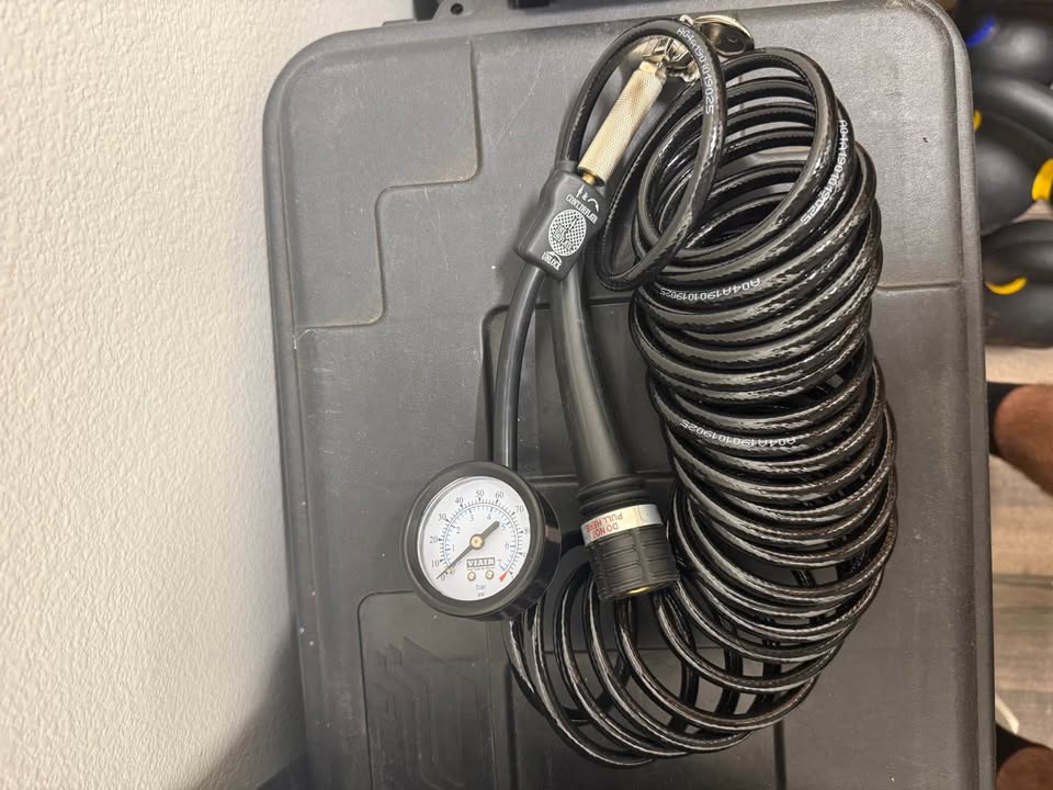 VIAIR Portable 12V Air Compressor – Like New – Heavy Duty Tire Inflator in Vancouver, WA (photo 3)