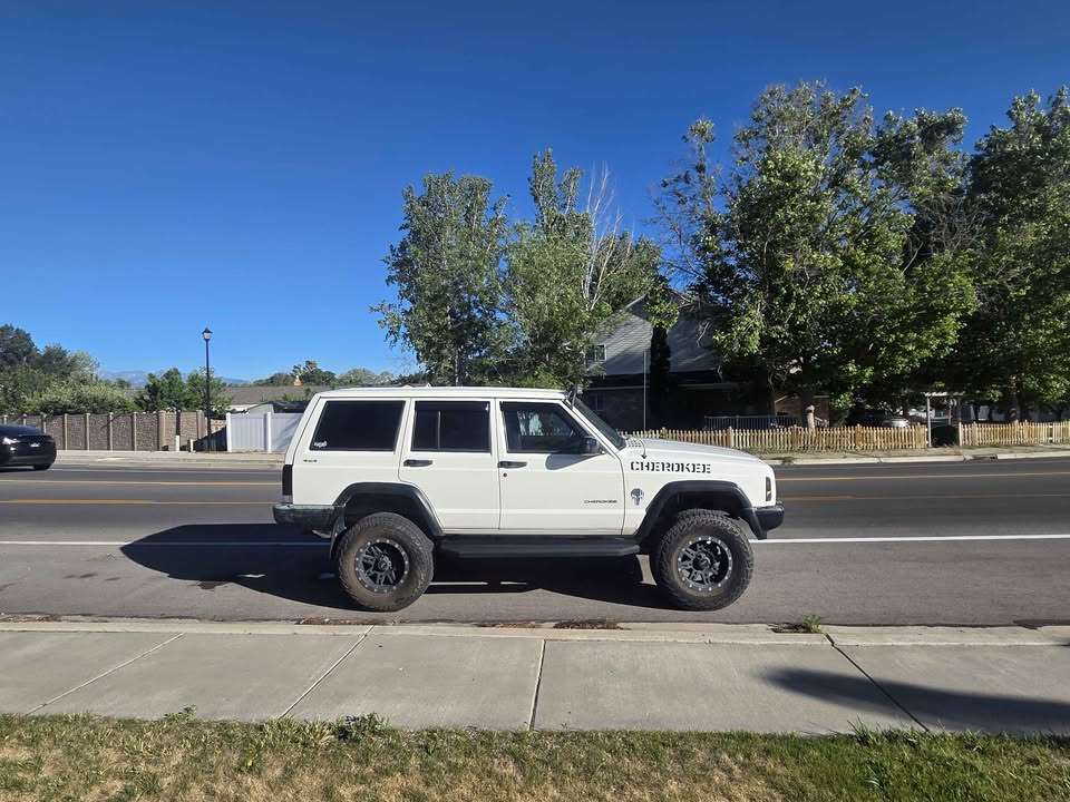 2000 Jeep Cherokee · Sport 4D in Lehi, UT (photo 4) — photo 4