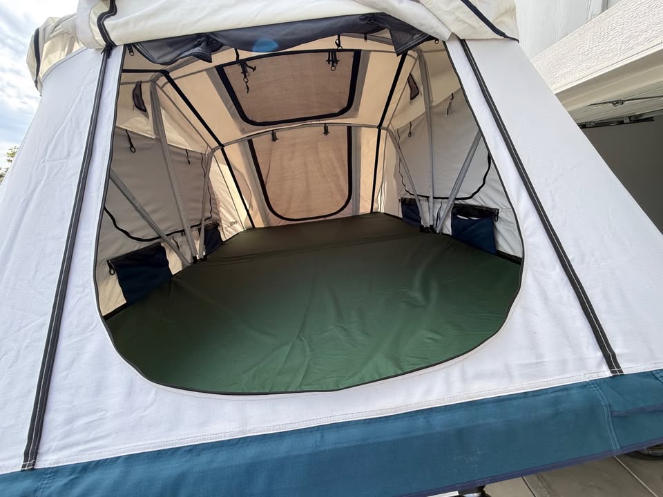 Thule Tepui LoPro 3 Ultra-Low-Profile Rooftop Tent - Excellent Condition in Berthoud, CO (photo 5) — photo 5