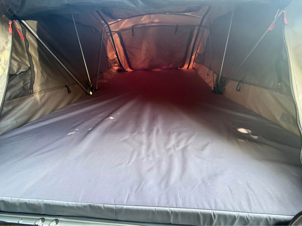 Yakimas SkyRise HD roof top tent - large (fits 3 people) in Tacoma, WA (photo 3) — photo 3