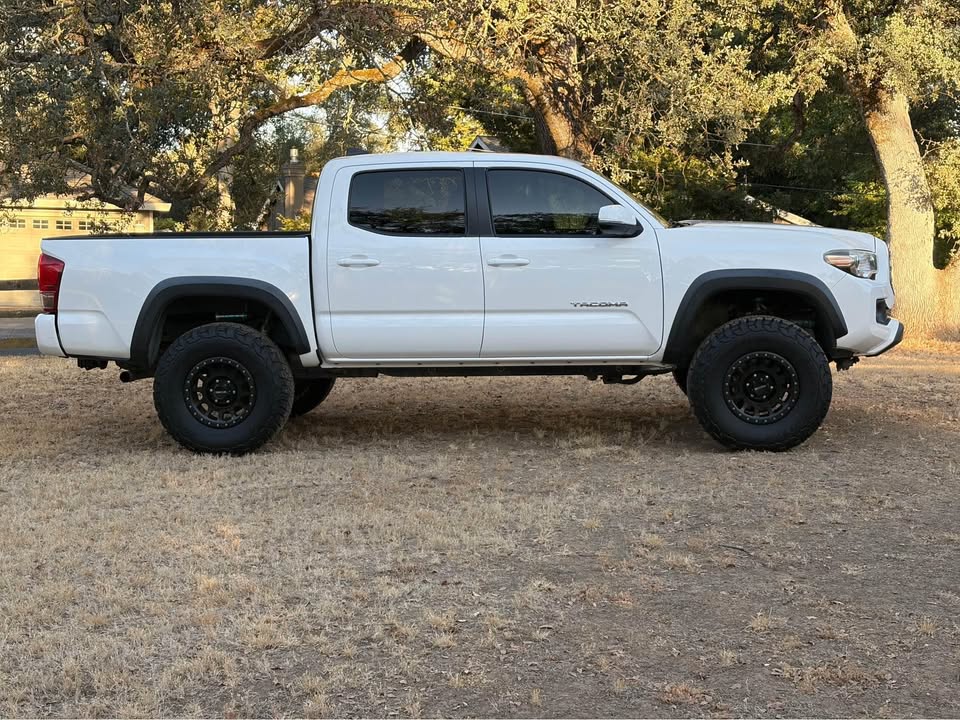 2017 Toyota Tacoma · TRD Off-Road in Fair Oaks, CA (photo 10) — photo 10