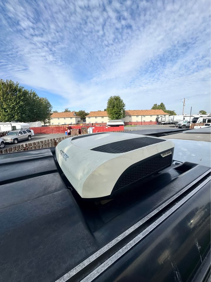 Roofnest Sparrow XL + Yakima OverHaul HD + Dometic RTX 2000 A/C in Denver, CO (photo 4) — photo 4