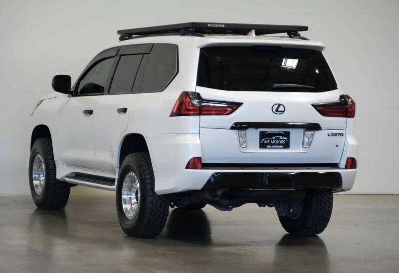 2016 Lexus lx570 4wd loaded dvd's method wheels rhino rack in Portland, OR (photo 9) — photo 9