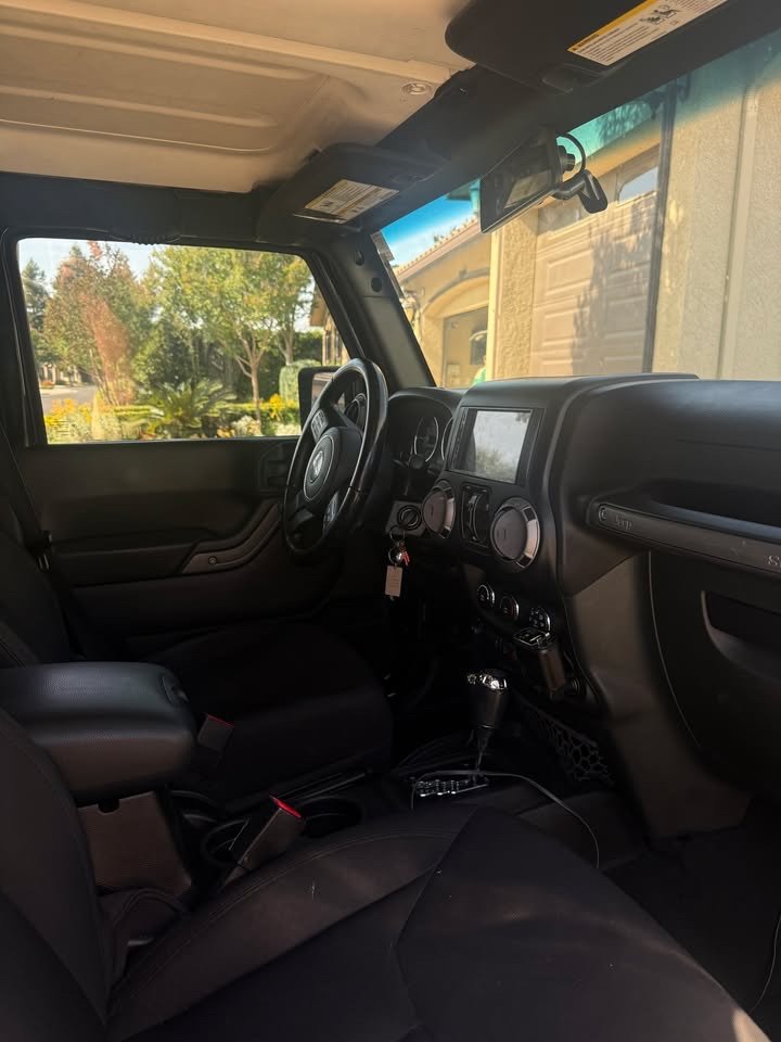 2015 Jeep Wrangler Unlimited · Sport SUV 4D in Clovis, CA (photo 6) — photo 6