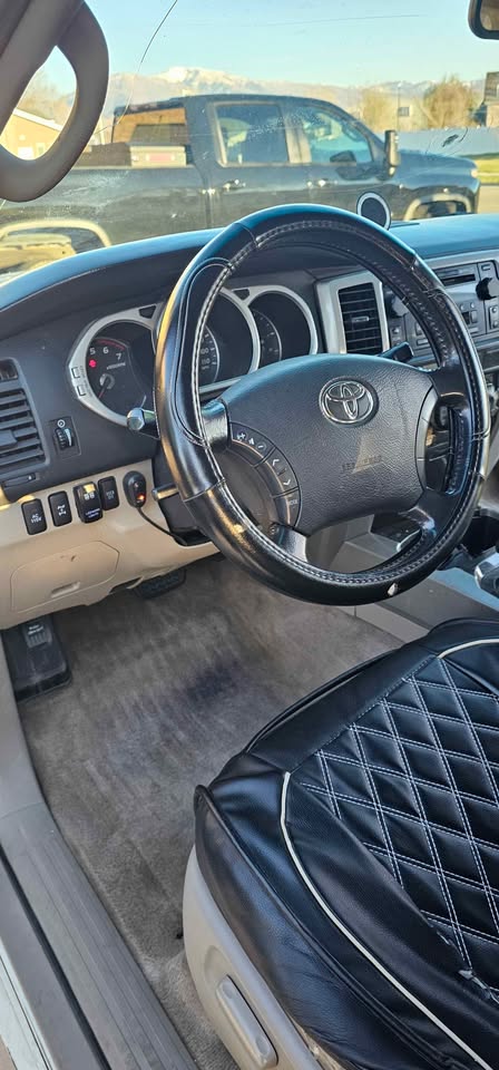 White Toyota 4Runner Limited 4x4 w/ Roof Rack & Light Bar (photo 5) — photo 5