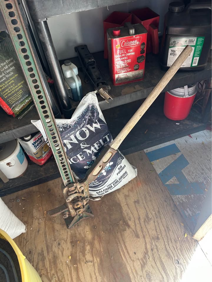 vintage Hi-Lift / Handyman Farm Jack i have 2 jacks in Vernal, UT (photo 4) — photo 4