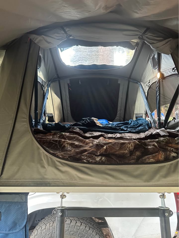 Roam Adventure 2.0 XL rooftop tent and awening in Maricopa, AZ (photo 3) — photo 3