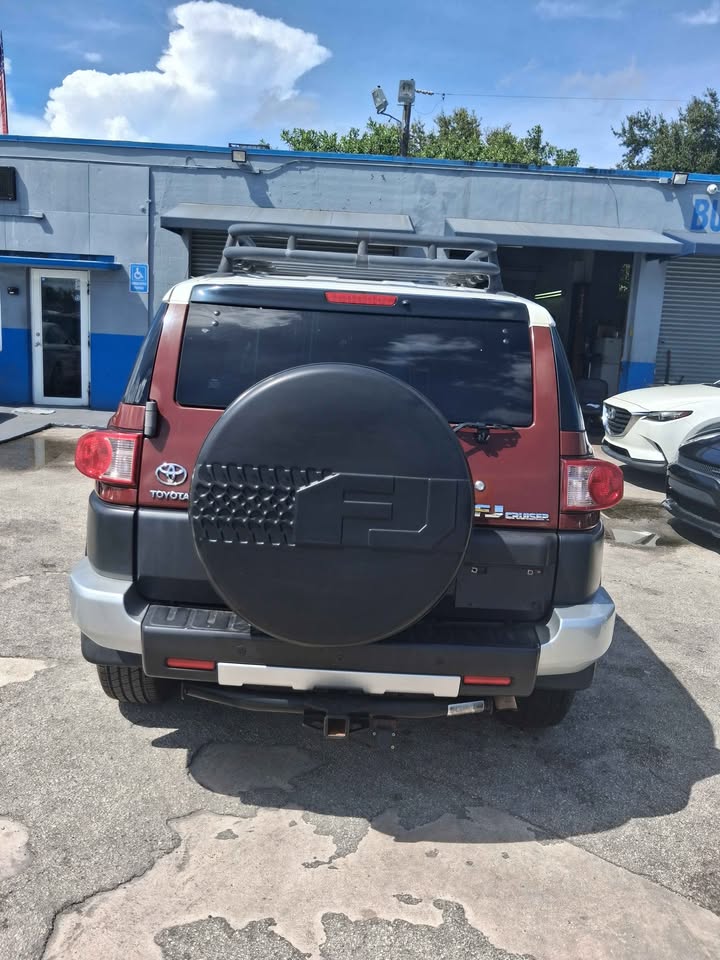 2008 Toyota FJ Cruiser · Sport Utility 2D in Miami, FL (photo 2) — photo 2