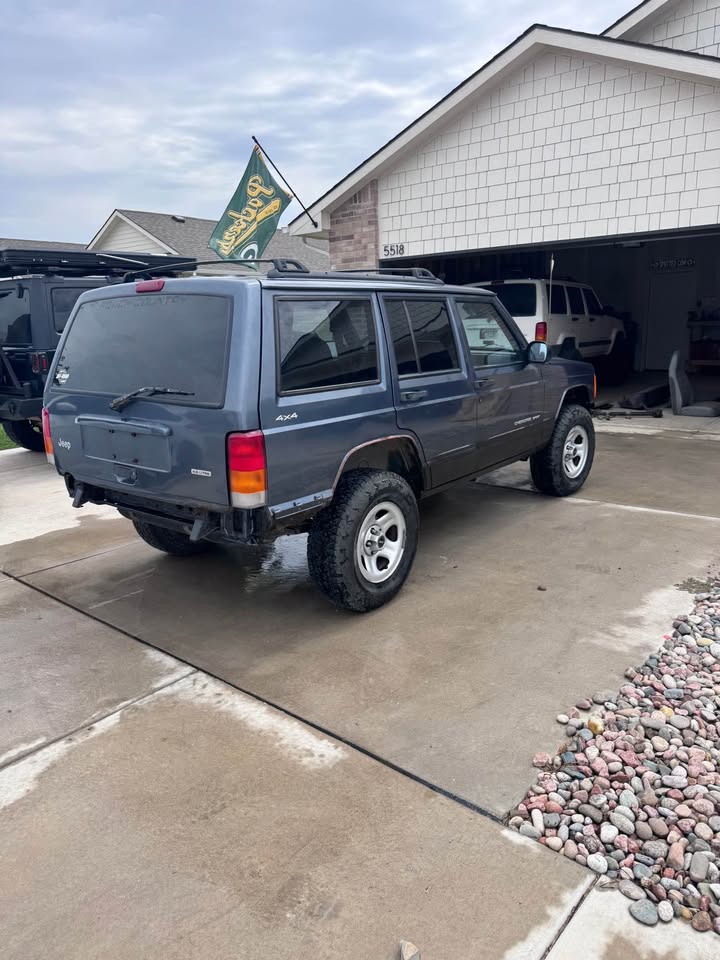 2001 Jeep Cherokee XJ in Wichita, KS (photo 3) — photo 3