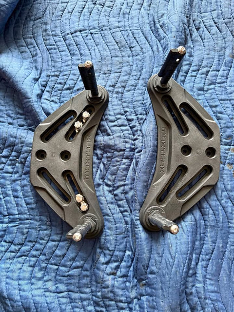 Maxtrax traction board mounts with pins