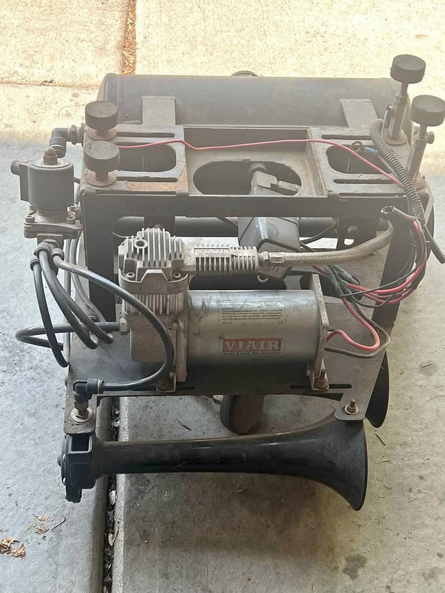 VIAIR 380C Heavy Duty 12V Air Compressor (200 PSI) Perfect for Train Horns / Air Ride in Parker, CO (photo 1)
