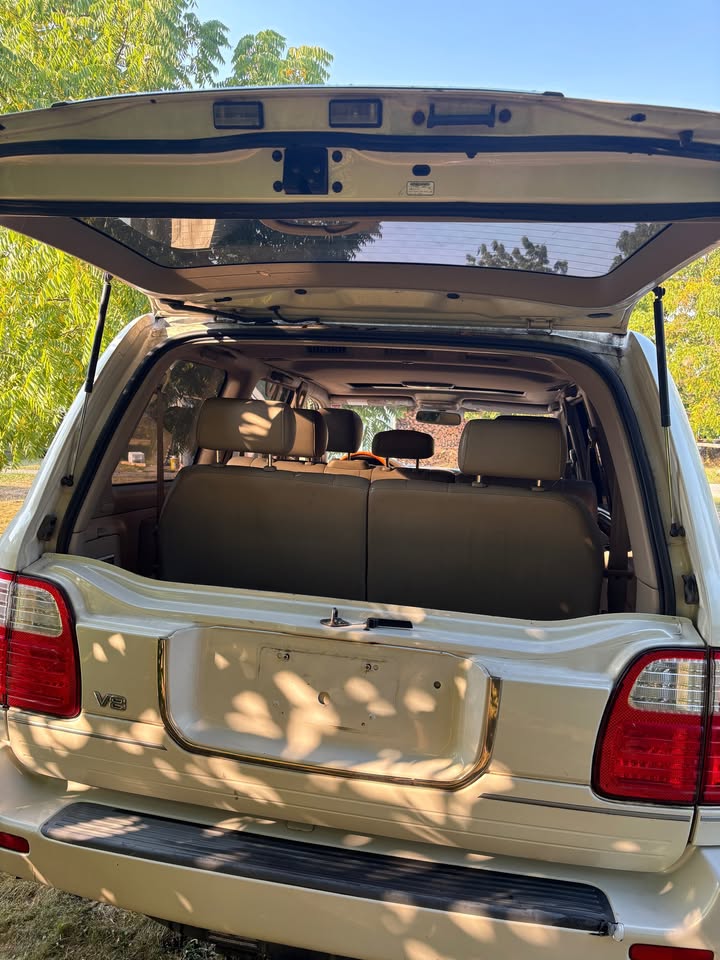 2002 Lexus LX470 (photo 3) — photo 3