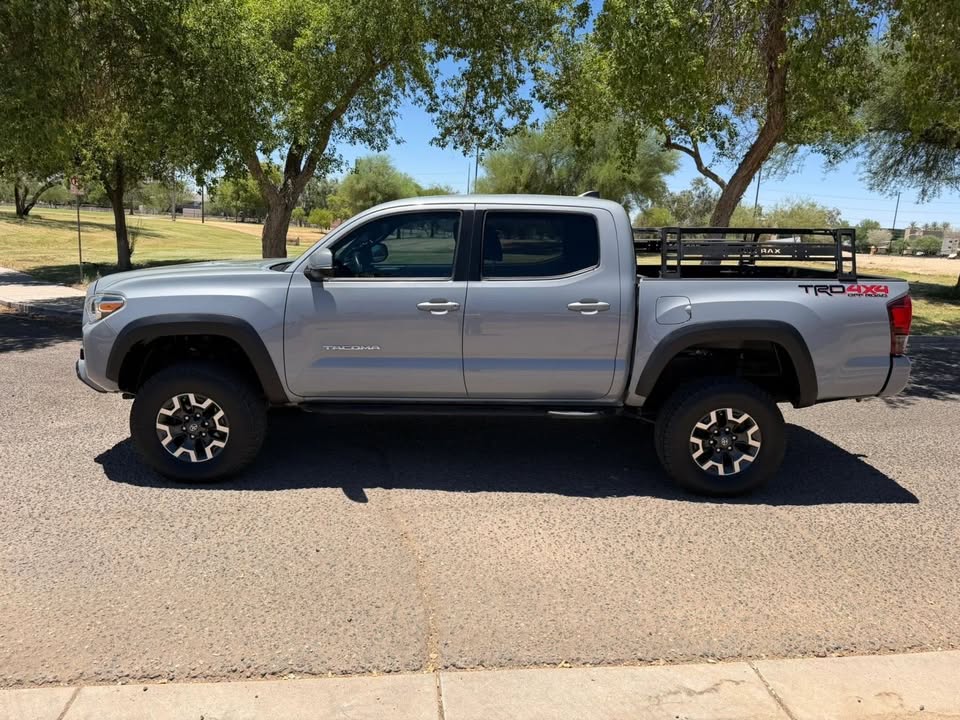 2018 Toyota Tacoma Double Cab TRD Off-Road Pickup 4D 5 ft in Phoenix, AZ (photo 4)