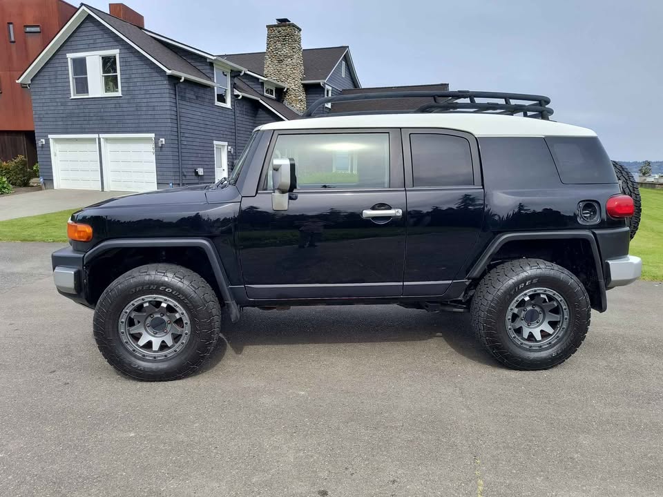 2007 Toyota FJ Cruiser in Clinton, WA (photo 2) — photo 2
