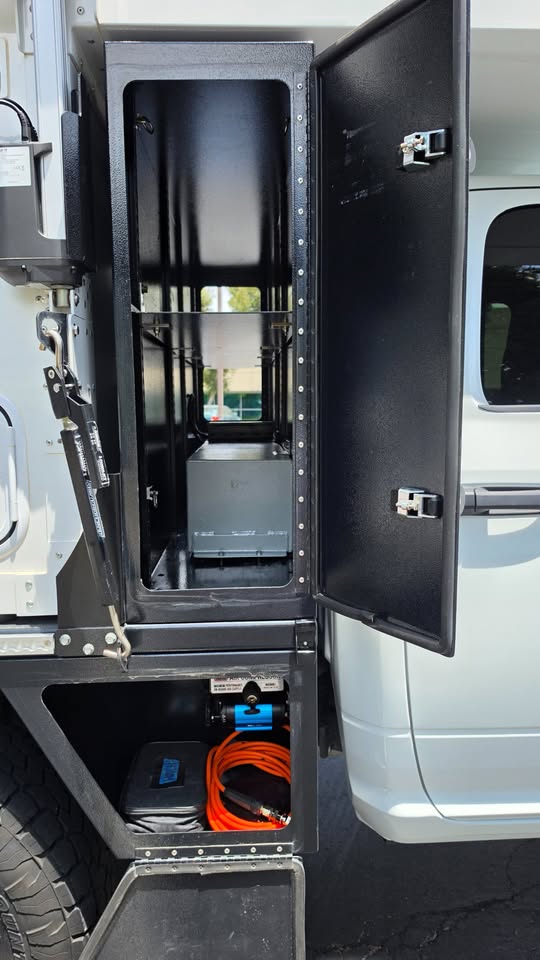 2024 Overland Explorer Vehcicles (OEV) hudson bay pop-up camper on 2023 RAM 3500 6.4L Hemi in Carlsbad, CA (photo 9)