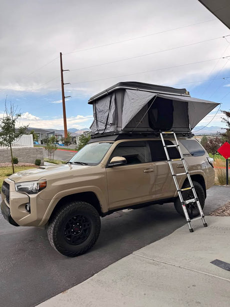 Smittybilt hard shell roof top tent in Riverton, UT (photo 1)