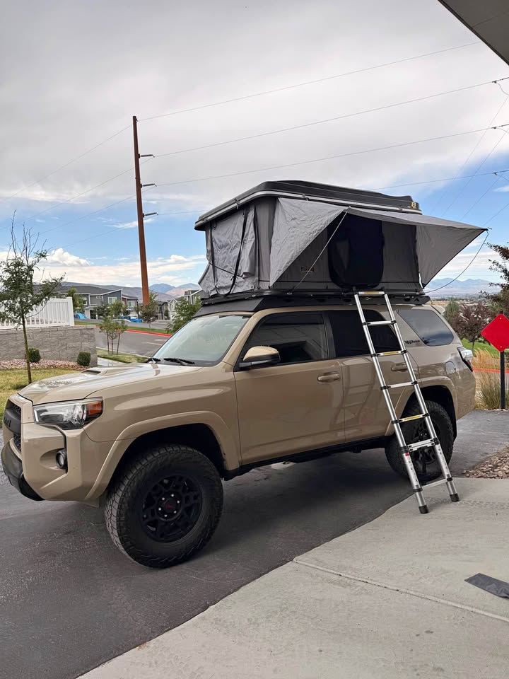 Smittybilt hard shell roof top tent in Riverton, UT (photo 1) — photo 1