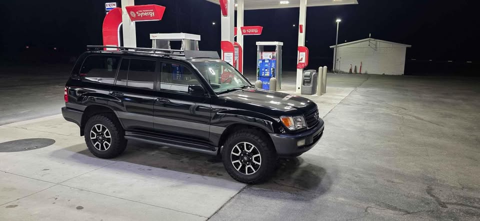 2005 Toyota Landcruiser · Sport Utility 4D in Camp Pendleton Marine Corps Base, CA (photo 2)