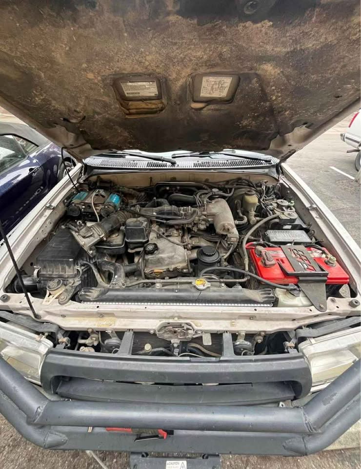 2000 Toyota 4Runner · SR5 Sport Utility 4D in Riverside, CA (photo 8) — photo 8