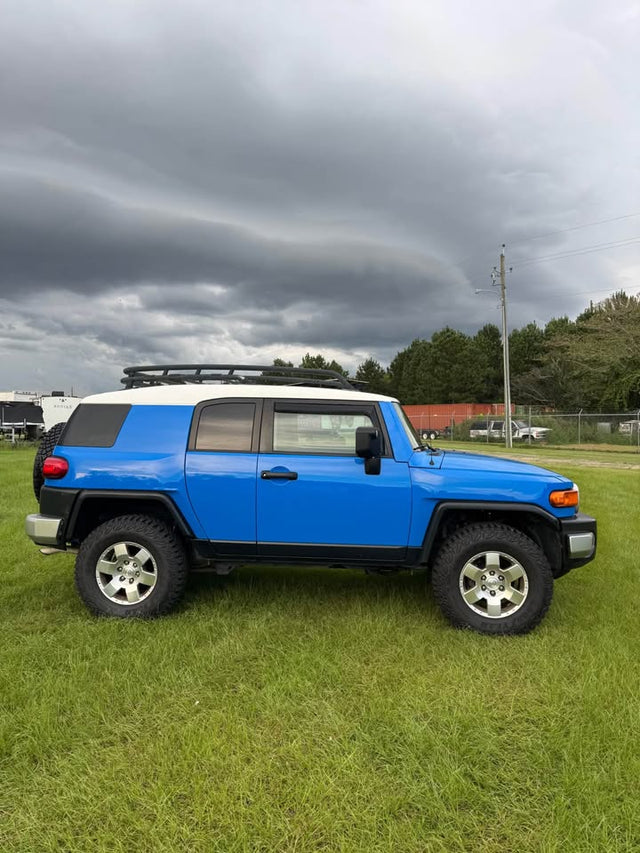 2010 Toyota FJ Cruiser · Sport Utility 2D — photo 3
