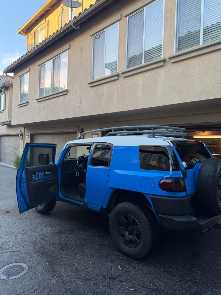 2007 Toyota FJ Cruiser · Sport Utility 2D in Newport Beach, CA (photo 3) — photo 3
