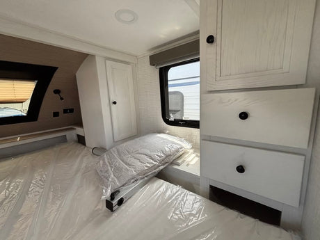 2025 Palomino real-lite hard side truck camper in Elizabeth, CO (photo 9)
