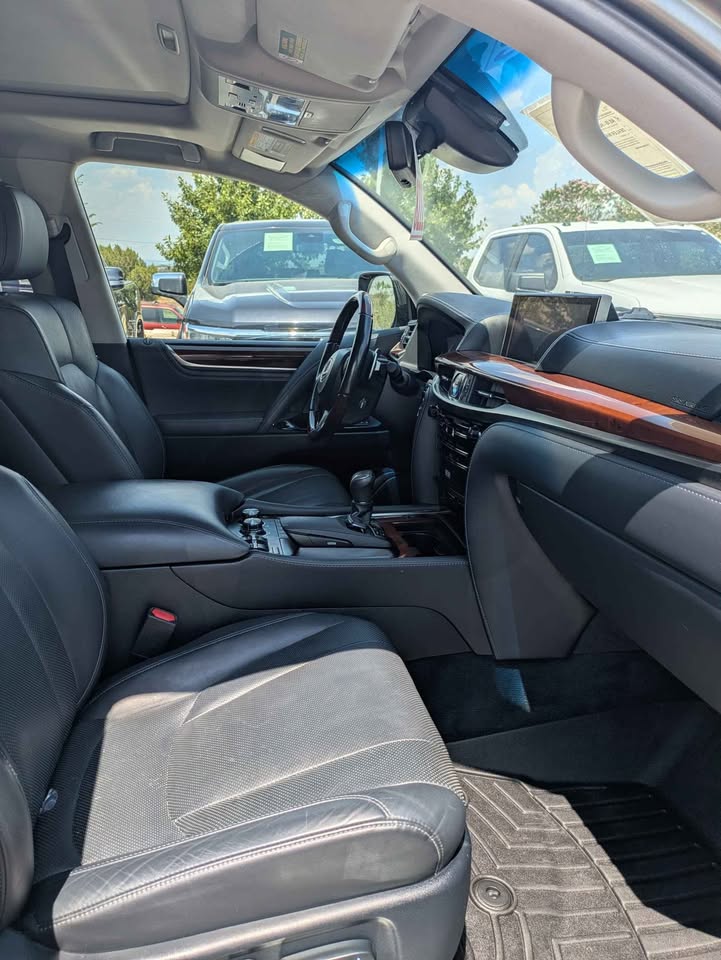 2017 Lexus LX · LX 570 Sport Utility 4D in Austin, TX (photo 7) — photo 7
