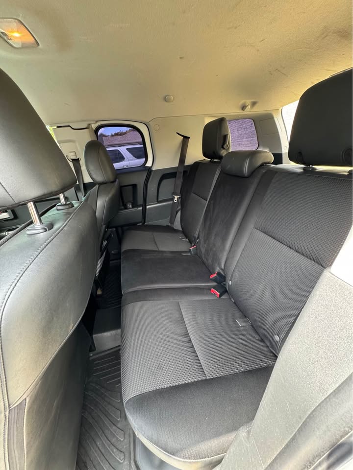 2013 Toyota FJ Cruiser 4WD – 90k Miles – Iceberg White – in Lexington, KY (photo 9) — photo 9