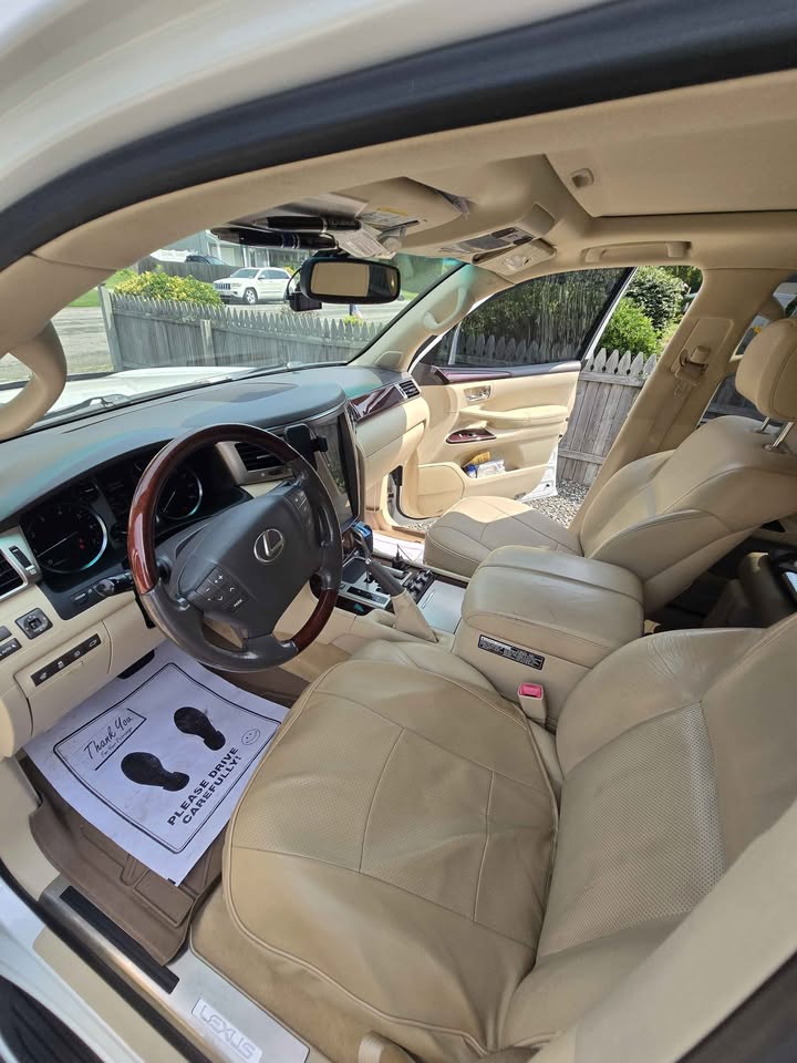 2013 Lexus LX · LX 570 Sport Utility 4D in Shirley, NY (photo 8) — photo 8