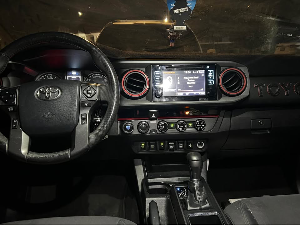 2018 Toyota Tacoma Double Cab · TRD Off-Road Pickup 4D 6 ft in Avondale, AZ (photo 8)