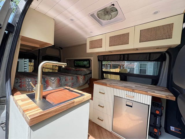 2023 Mercedes Sprinter 2500 — photo 2