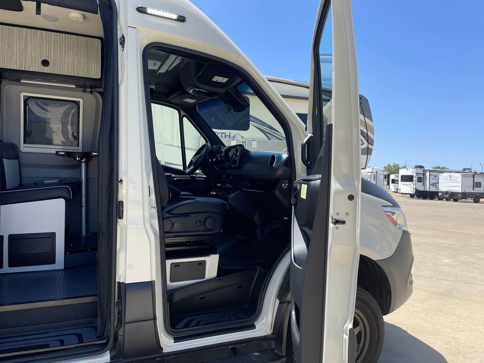 2023 WINNEBAGO REVEL 44E- 26K MILES 144”/SPRINTER B VAN/OFFROAD/4x4 in Latham, NY (photo 11) — photo 11