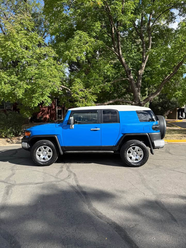 2007 Toyota FJ Cruiser · Sport Utility 2D — photo 2