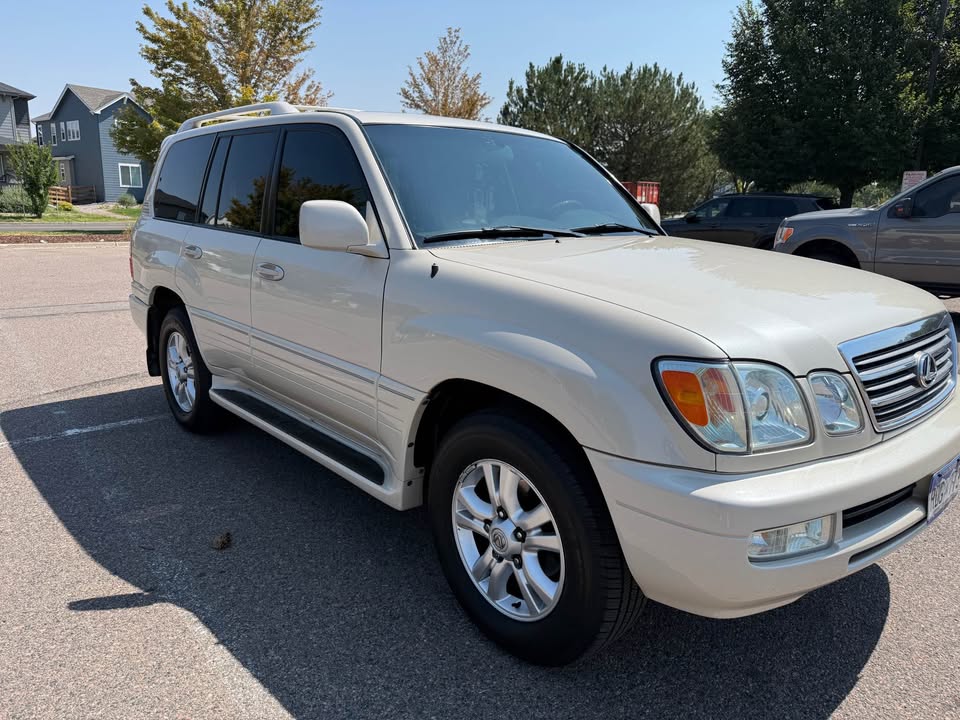 2005 Lexus LX · LX 470 Sport Utility 4D (photo 3) — photo 3