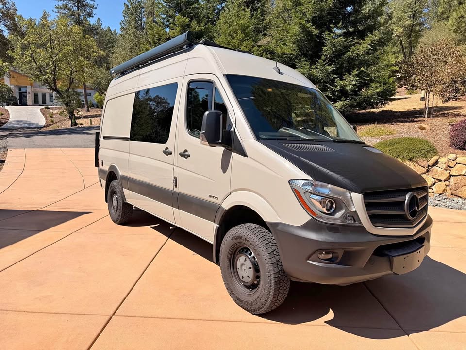 2016 Mercedes-Benz sprinter 4x4 2500 | van specialties | garage kept | 85k miles (photo 1) — photo 1