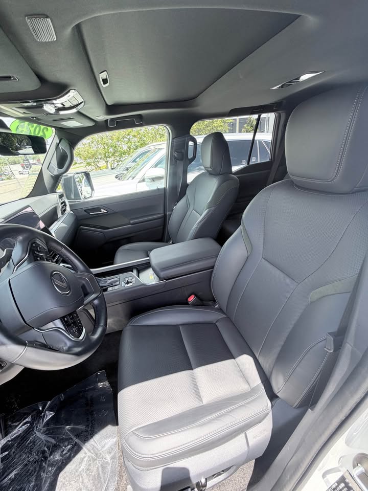 2025 Lexus GX · 550 over trial in Tampa, FL (photo 7) — photo 7