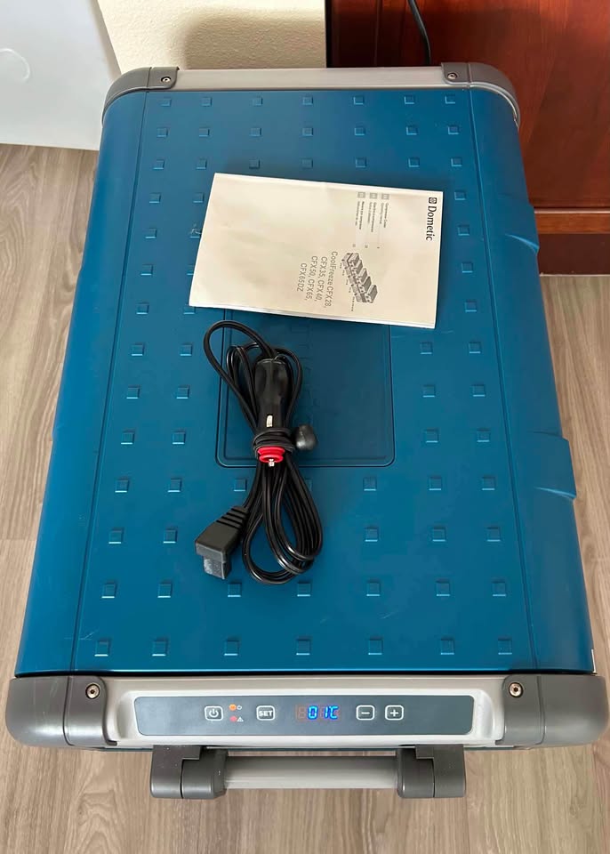 Dometic CFX-65DZ Dual Zone Portable Fridge/Freezer (61L) - Excellent Condition in San Jose, CA (photo 3)