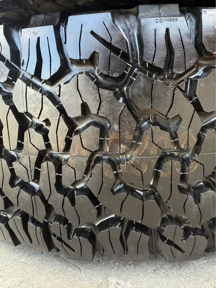 LT315/70/17 Bfgoodrich KO2 like new in Phoenix, AZ (photo 3)