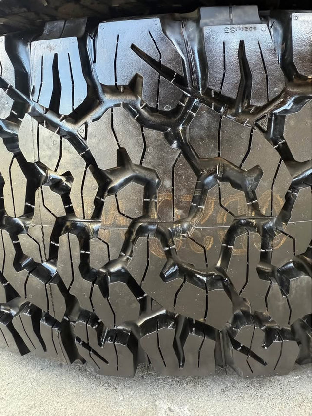 LT315/70/17 Bfgoodrich KO2 like new — photo 3