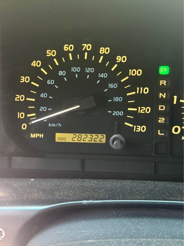 2001 Lexus LX · LX 470 Sport Utility 4D in Denver, CO (photo 7) — photo 7