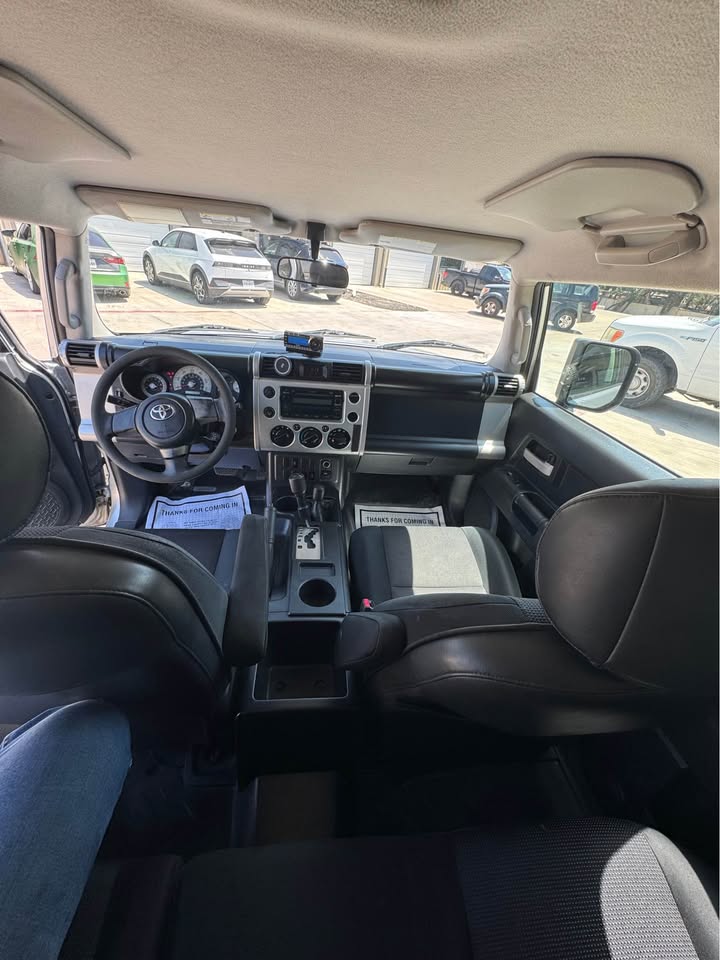2008 Toyota FJ Cruiser · 4 door wagon/ sport utility in Austin, TX (photo 9) — photo 9