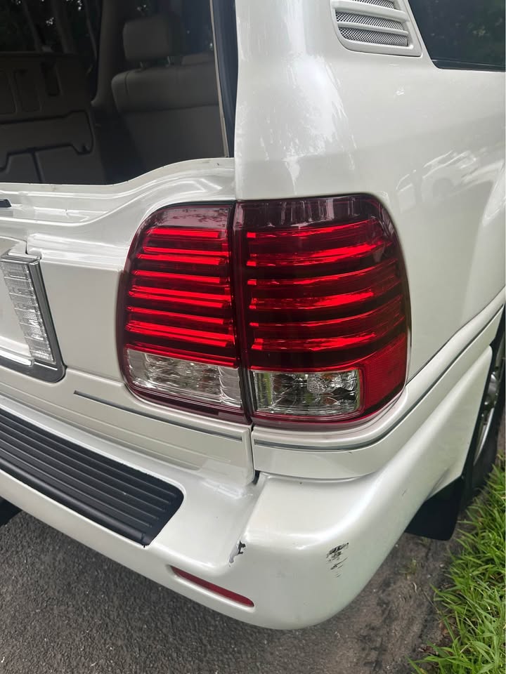 2007 Lexus LX · LX 470 Sport Utility 4D (photo 10) — photo 10